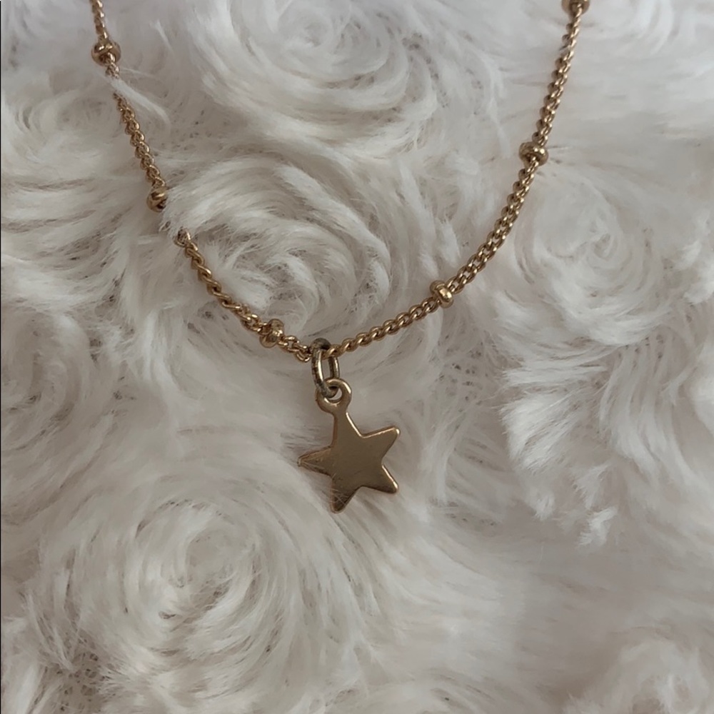 thin detailed chain star charm necklace